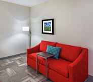 Common Space 6 Hampton Inn & Suites Claremore