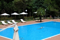 Swimming Pool Hotel Castagneto