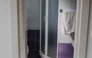 Toilet Kamar 6 Hotel Concorde