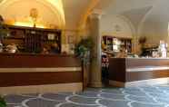 Bar, Cafe and Lounge 3 Villa Altieri