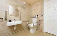 In-room Bathroom 6 Jamaica Inn