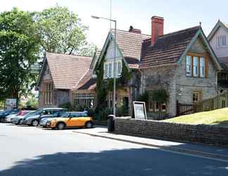 Bangunan 2 Bear Inn, Somerset by Marston's Inns