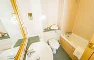 In-room Bathroom 4 Aberystwyth Park Lodge