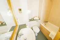 In-room Bathroom Aberystwyth Park Lodge