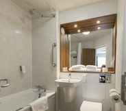 In-room Bathroom 5 Starling Cloud, Aberystwyth by Marston’s Inns