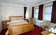 Bedroom 3 New Overlander Inn