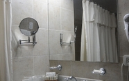 In-room Bathroom 6 Hotel Embajador