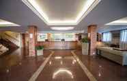 Lobby 3 Farina Park Hotel