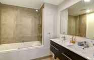 In-room Bathroom 6 22 Hallenstein Apartments by Staysouth