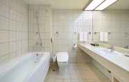 In-room Bathroom 6 Le Midi Hotel Jungli