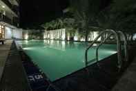 Kolam Renang Rockside Beach Resort