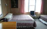 Bedroom 3 Highland Motel
