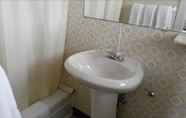 Toilet Kamar 6 Highland Motel