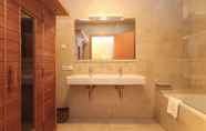 In-room Bathroom 2 AvenidA Style Appartments by Alpin Rentals