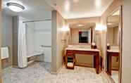 In-room Bathroom 2 Homewood Suites by Hilton Bridgewater/Branchburg