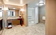 Phòng tắm bên trong 6 Homewood Suites by Hilton Bridgewater/Branchburg