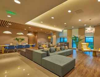 Lobi 2 Holiday Inn Express Chongqing University Town, an IHG Hotel