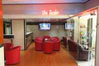 Quầy bar, cafe và phòng lounge Madina Palace Hotel
