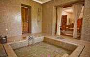 In-room Bathroom 7 Dar Zargouni