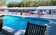 Swimming Pool 5 Silverwood Inn & Suites