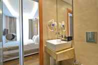 In-room Bathroom Blueway Hotel City