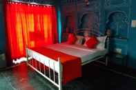 Bedroom The Red Pier by Downtown Udaipur