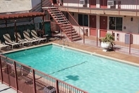 Swimming Pool Park Avenue Inn and Suites