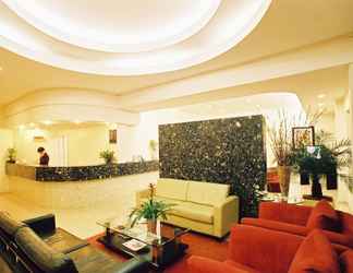 Lobby 2 Eston Hotel