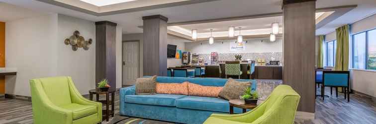 Lobi Days Inn & Suites by Wyndham Katy