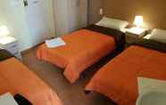 Kamar Tidur 4 Hostal MiMi Las Ramblas