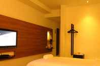 Kamar Tidur The Leverage Business Hotel Mergong