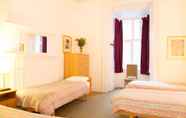 Kamar Tidur 5 Curzon House Hotel - Hostel