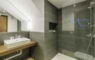 In-room Bathroom 7 Aparthotel Vacances Menorca Blanc Palace
