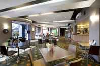 Bar, Cafe and Lounge Nightcap at St Albans Hotel