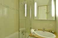 In-room Bathroom OIP Belle Plagne