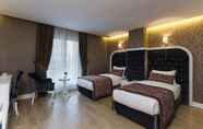 Bedroom 2 Dencity Hotel