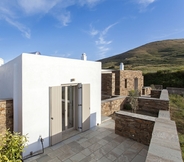 Exterior 6 White Tinos Luxury Suites