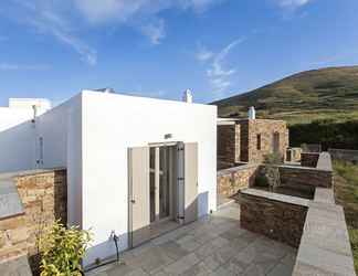 Exterior 2 White Tinos Luxury Suites