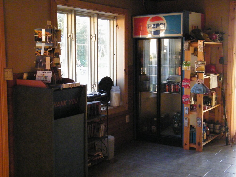 Lobby Mowat Landing Cottages