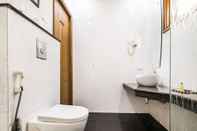 In-room Bathroom FabHotel GRD DLF Square