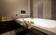 Toilet Kamar 3 Hotel and Spa Lotus Modern – Adults Only