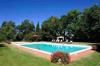 Swimming Pool Villa Lorenza