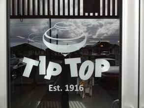 Lobi 4 Tip Top Motel Cafe & Bakery