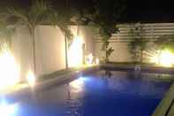 สระว่ายน้ำ Baan Sarinya Pool Villa