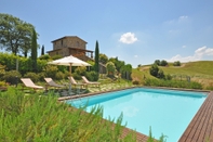 Swimming Pool Castelmuzio