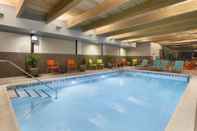Kolam Renang Home2 Suites by Hilton Champaign/Urbana