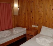 Kamar Tidur 7 Toll Hotel