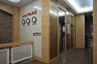 Lobi 4 Palace Tourist Hotel