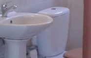 Toilet Kamar 3 Falasarna Lardas House