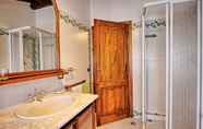 In-room Bathroom 7 Casale Giulio